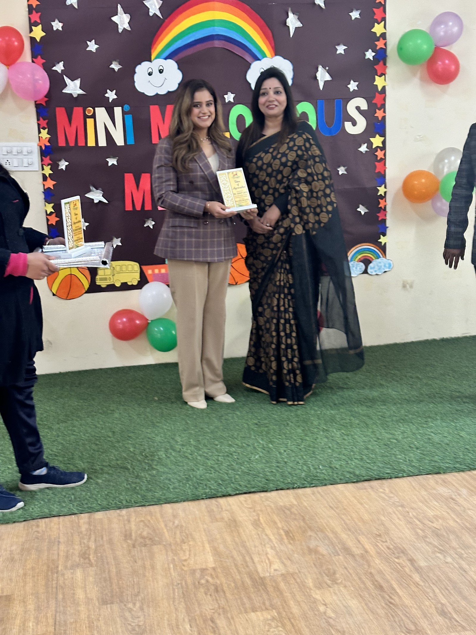 Coach Shavy Jain presenting a certificate at a Mini Masters event