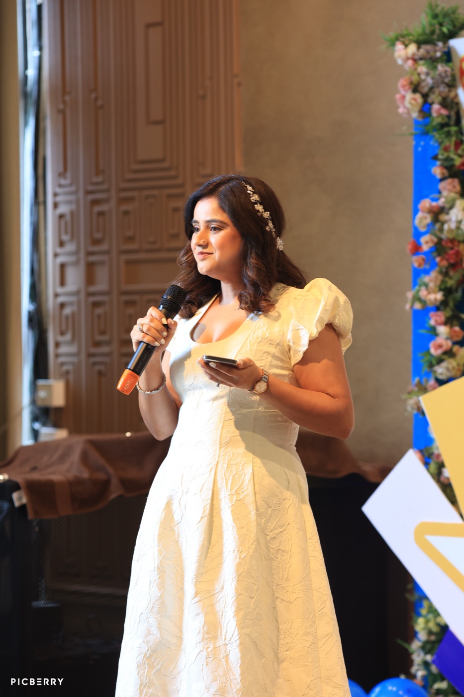Coach Shavy Jain speaking on stage